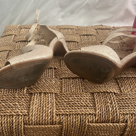Closing closet Gold sparky dress heels - Picture 8 of 10